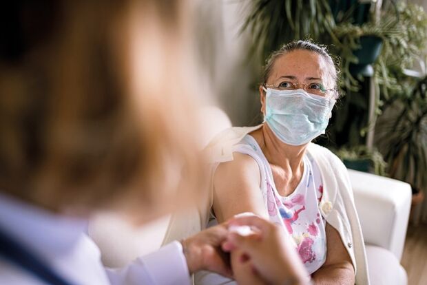 Healthcare professional uses stethoscope to listen to heartbeat